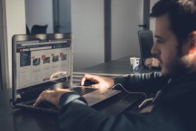 AI Overviews : Google rend les liens vers les sites plus visibles dans ses réponses IA